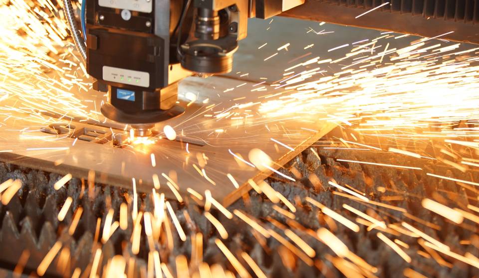 What’s the Difference Between CNC Machining and Sheet Metal Fabrication? | Custom Parts Guide