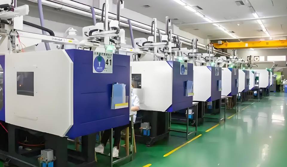 Thermoforming vs. Injection Molding: Which is Best for Your Project?cid=123