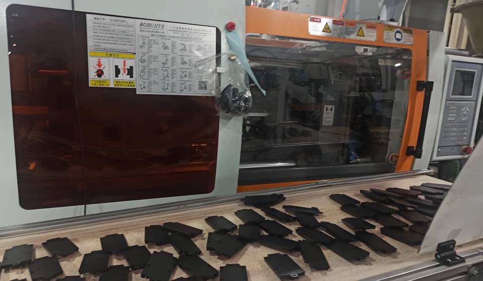 Thermoforming vs. Injection Molding: Choosing the Right Solution for Custom Plastic Projects